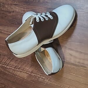Muffy's Saddle Shoes Dark Brown and White 7C